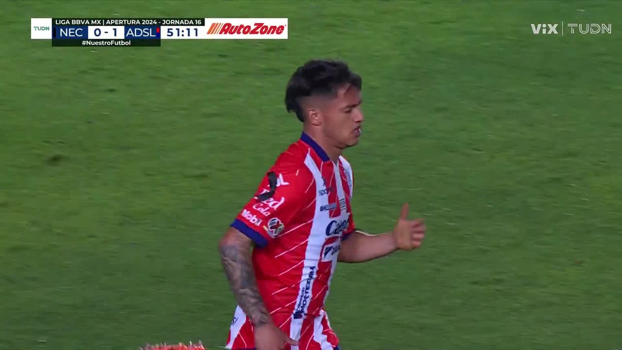 ¡Cabezazo que termina en el poste! Se salva el Necaxa