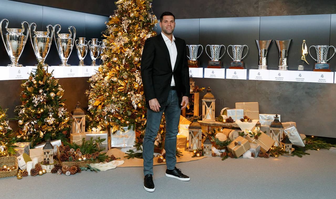 “Desde el Real Madrid queremos enviaros, en estos días tan especiales y en estos momentos difíciles, un mensaje de cariño, solidaridad y esperanza. Nuestros mejores deseos para que recuperemos la normalidad en este año nuevo 2021 y podamos compartir juntos muchos éxitos”, expresó Florentino Pérez.