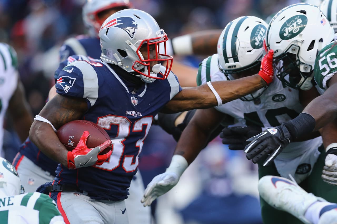 Dion Lewis estuvo imparable a la ofensiva. Por tierra acumuló 93 yardas y una anotación en 26 acarreos. Además sumó 40 yardas y otra visita a las diagonales en 6 pases recibidos.