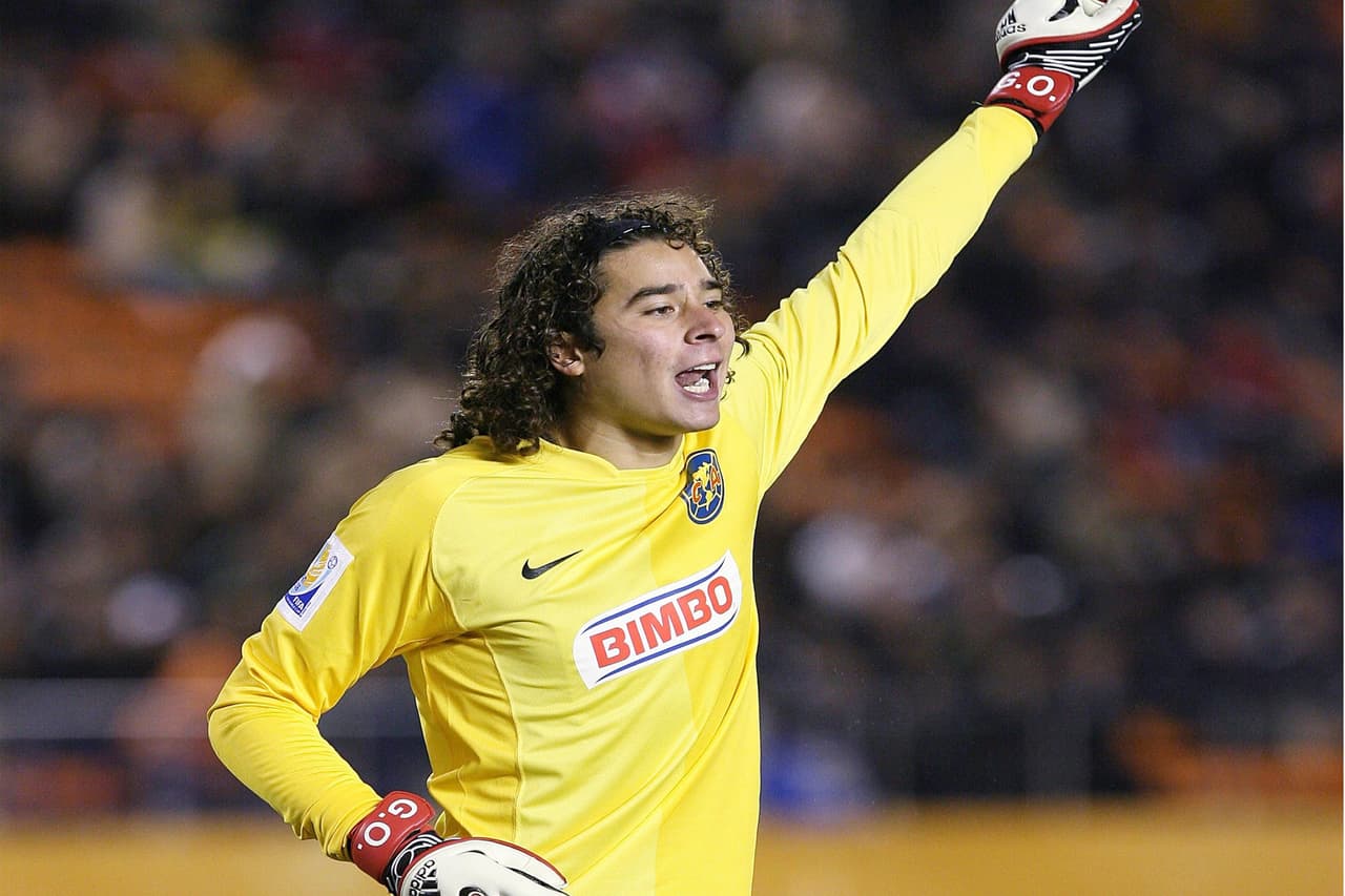 Ochoa recibió cuatro goles del Barcelona en el 2006.
