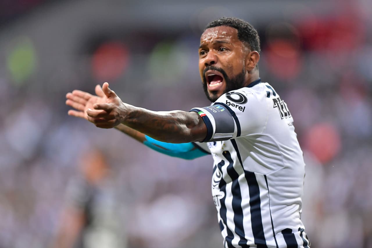 Para el sector derecho del ataque tenemos a Dorlan Pabón. El mejor asistente de los últimos dos años es muy peligroso por su gran velocidad, físico, regate, pase y golpeo.