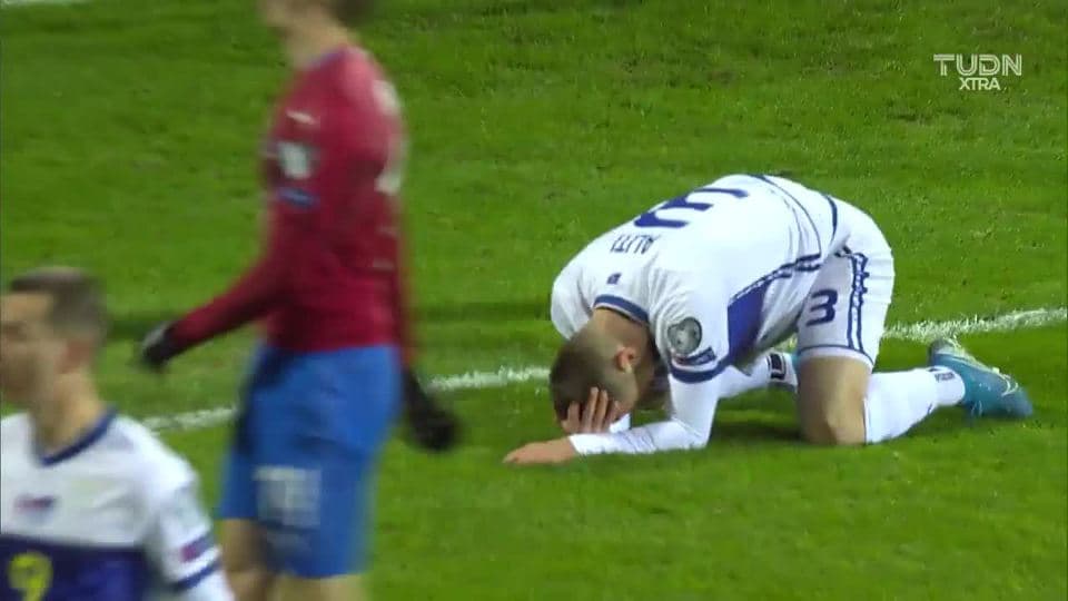 Tiro de esquina para Czech Republic