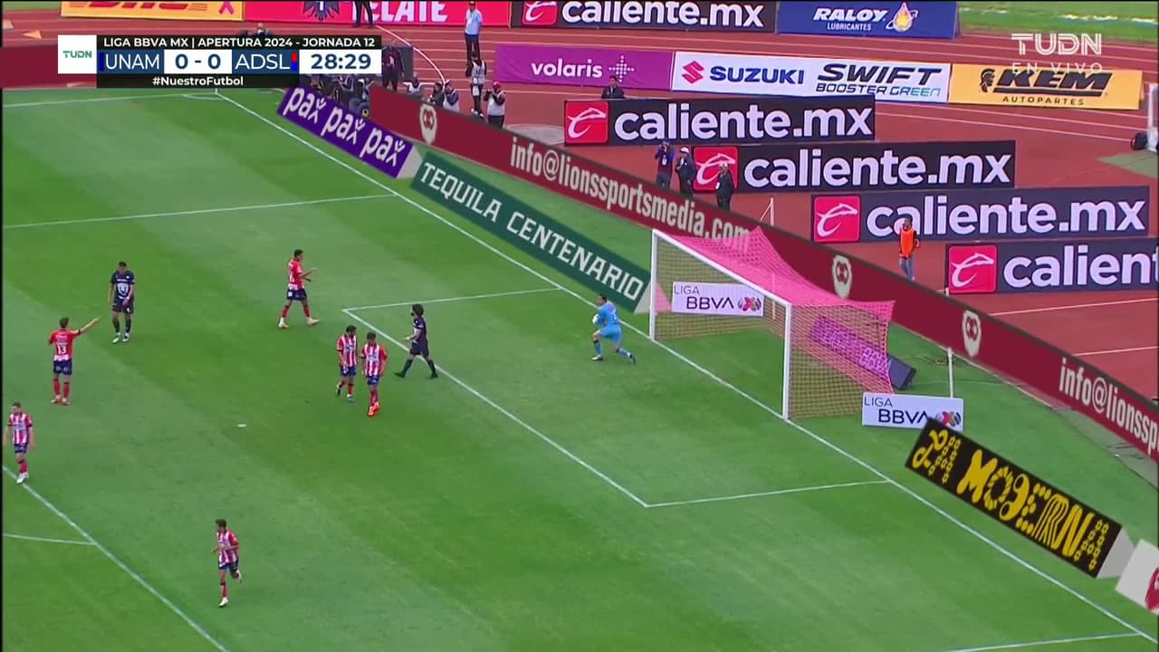 ¡TIRO ATAJADO! disparo por Piero Quispe.