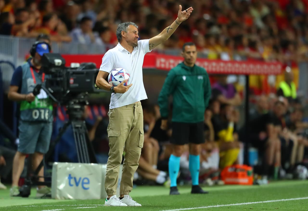 España se impuso sobre República Checa gracias a los goles de Carlos Soler y Pablo Sarabia.