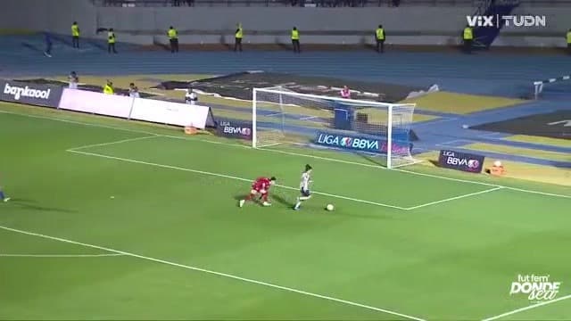 ¡No te lo puedo creer, Lucía García acaba de perderse la más clara del partido!