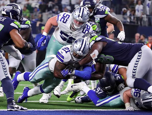 <b>Último cuarto: </b>¡Touchdown! Ezekiel Elliot consigue la voltereta tras llevar el ovoide por tierra 1 yarda.
<b> (Cowboys 17-14 Seahawks)</b>