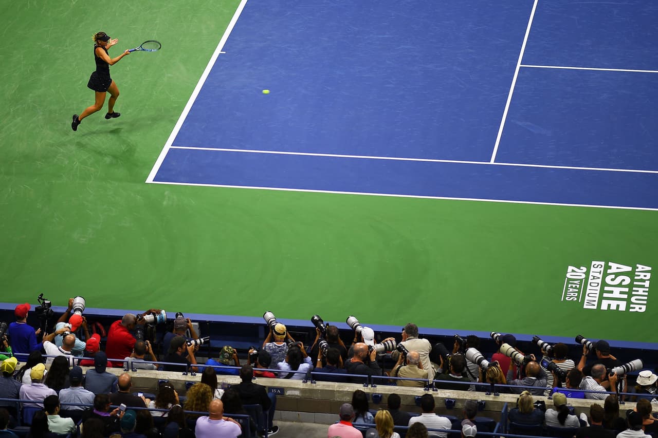 Sharapova hizo su reaparición en Grand Slams en el US Open 2017, pero Halep la puso a sufrir con sus contragolpes y drives.