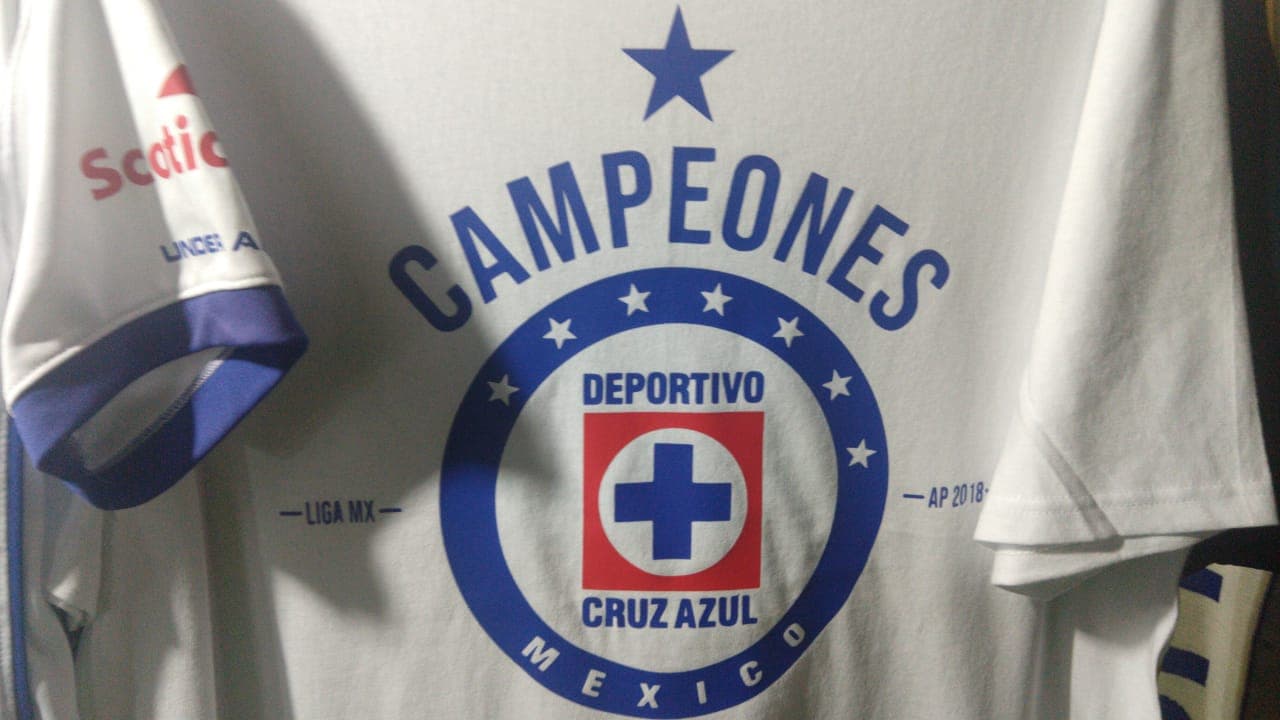La playera que se vendió en el Azteca tenía solo siete estrellas.