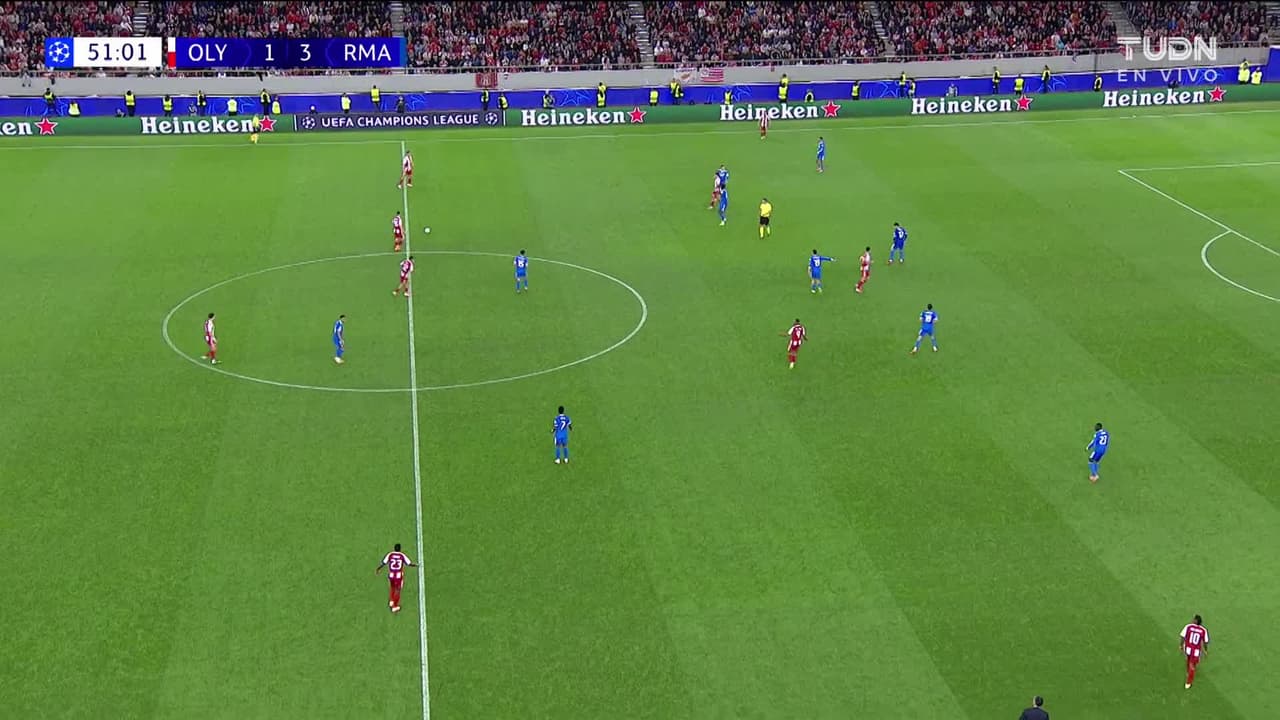 ¡GOL!  anota para Olympiakos. Mehdi Taremi