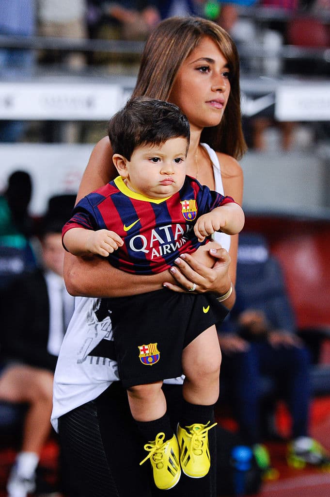 En 2012 tras anotar un gol, Leo dio a conocer al mundo que tendría un hijo (Thiago) por su manera de celebrar.
<br>