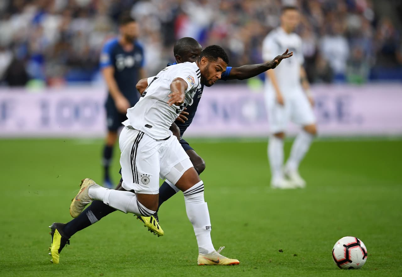 El gol de Francia le dio reacción a Alemania que en la jugada siguiente hizo sacudirse a Lloris con un remate de Gnabry luego de un buen pase de Kroos.