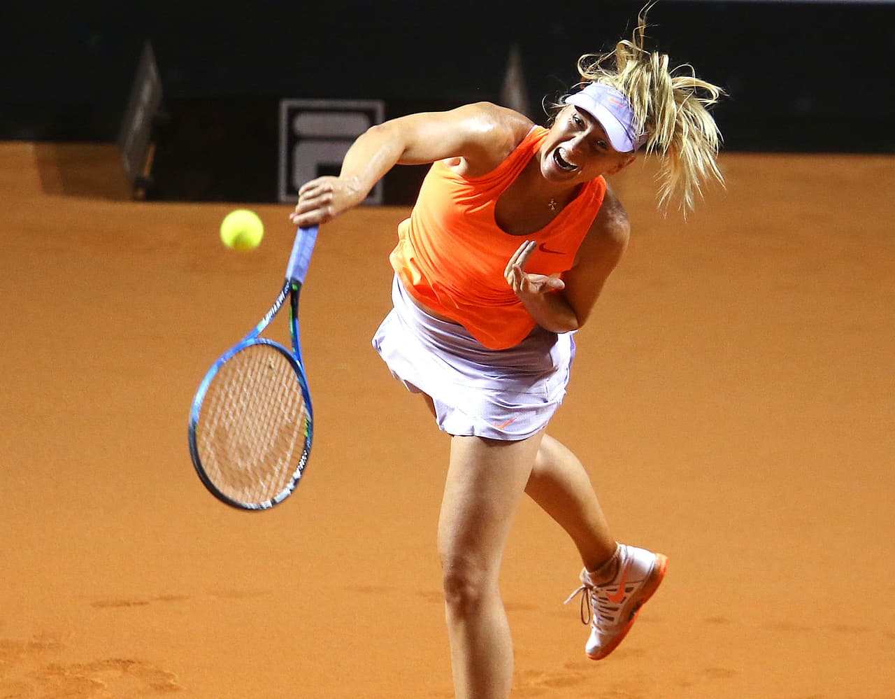 Por el contrario, el triunfo en el set le dio más confianza a Sharapova y embistió a la italiana.