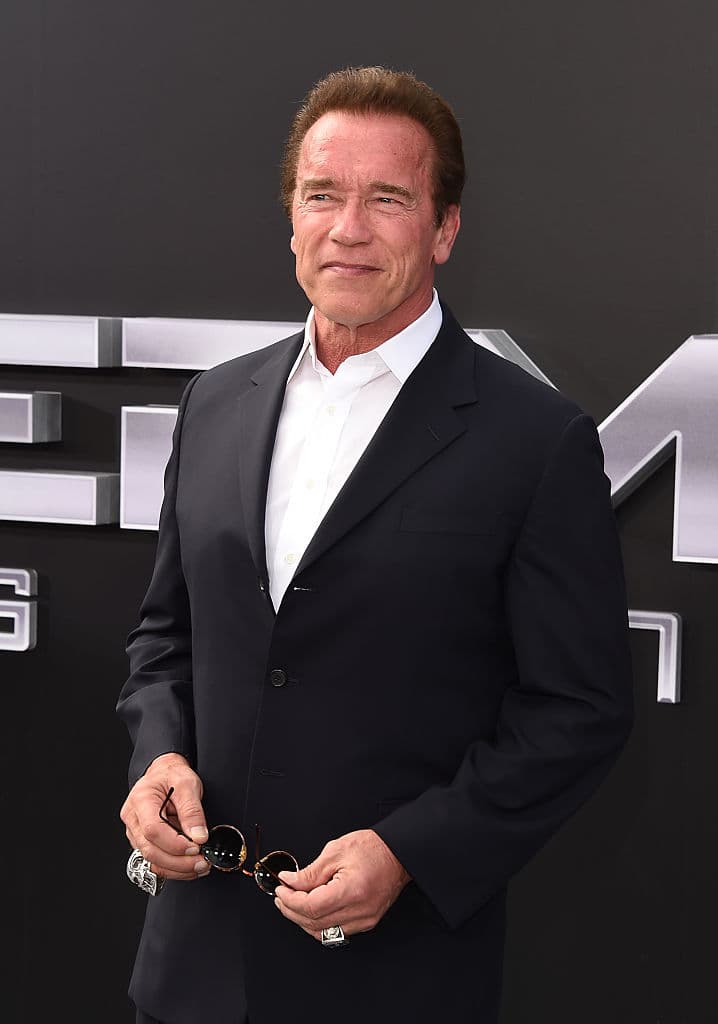 Terminator 2: Judgment Day aka (1991) - Sarah Connor, la madre soltera del rebelde John Connor, está ingresada en un psiquiátrico. Algunos años antes, un viajero del tiempo le había revelado que su hijo sería el salvador de la humanidad en un futuro dominado por las máquinas.
<br>