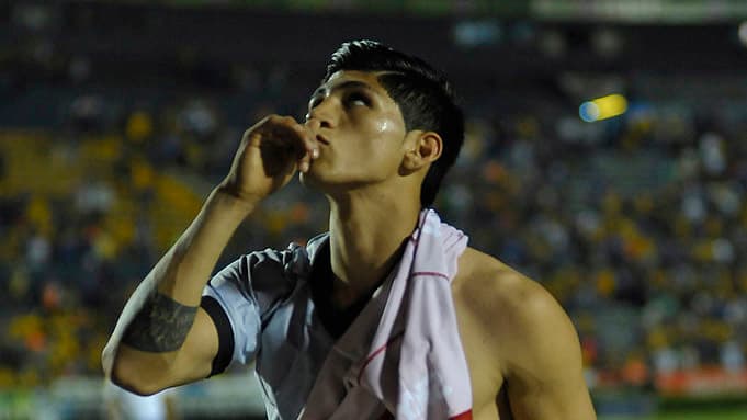Alan Pulido encabeza los traspasos más caros de la Liga MX