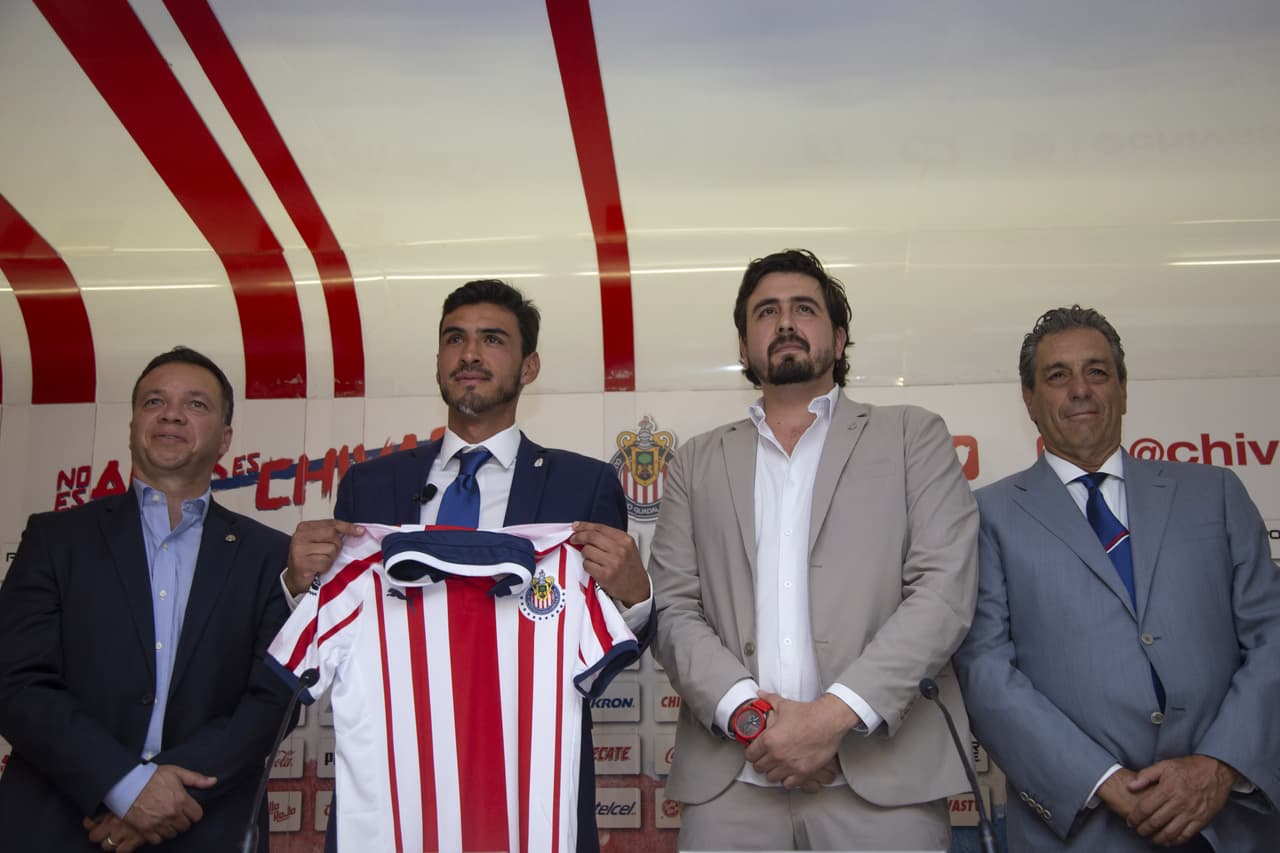 Oswaldo Alanís fue presentado de manera oficial como refuerzo de Chivas de Guadalajara, club al que regresa tras una travesía de año y medio en Europa para el Apertura 2019.