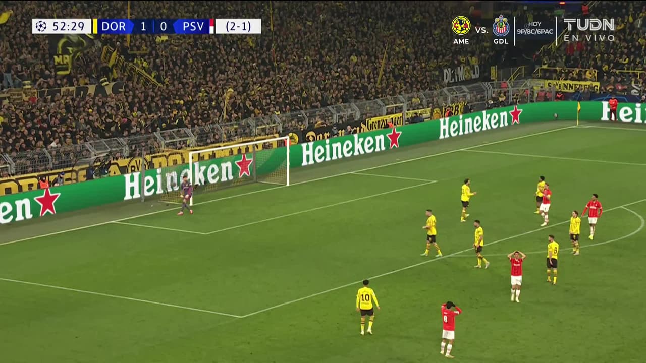 ¡CERCA! Hirving Lozano disparó que se estrella en el poste.