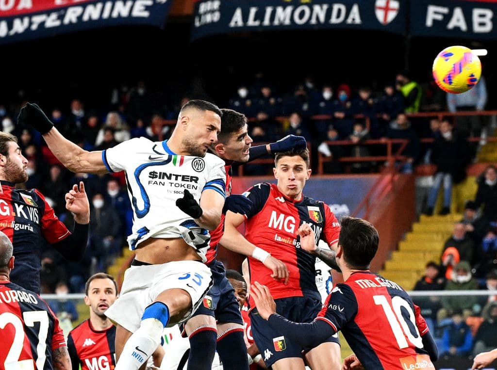 Milan empata 1-1 con el Udinese, Inter emapata 0-0 cp el Genoa y le dan la oportunidad al Napoli de poder cerrar la jornada como líder solitario de la competición.