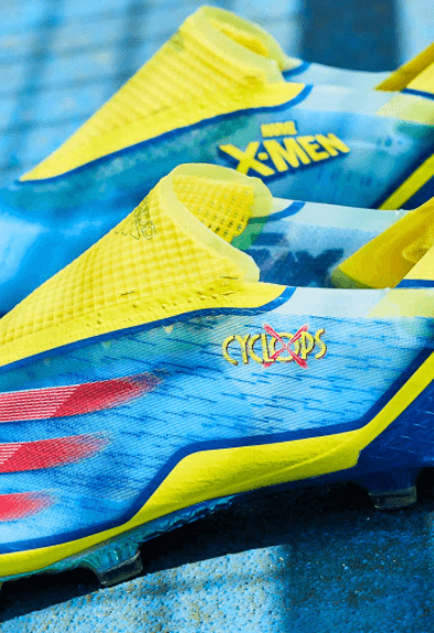 Los logotipos de Cyclops aparecen en la parte exterior del zapato y en la parte trasera, mientras que la placa de la suela tiene un llamativo acabado.