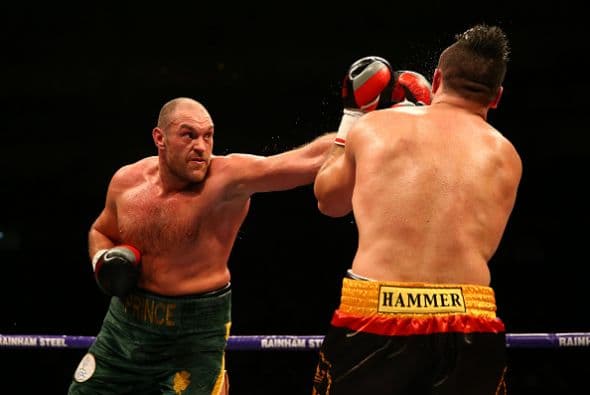 El contendiente número uno al título pesado de la Organización Mundial de Boxeo, Tyson Fury, derrotó por nocaut técnico en ocho episodios a Christian Hammer en Londres, Inglaterra.