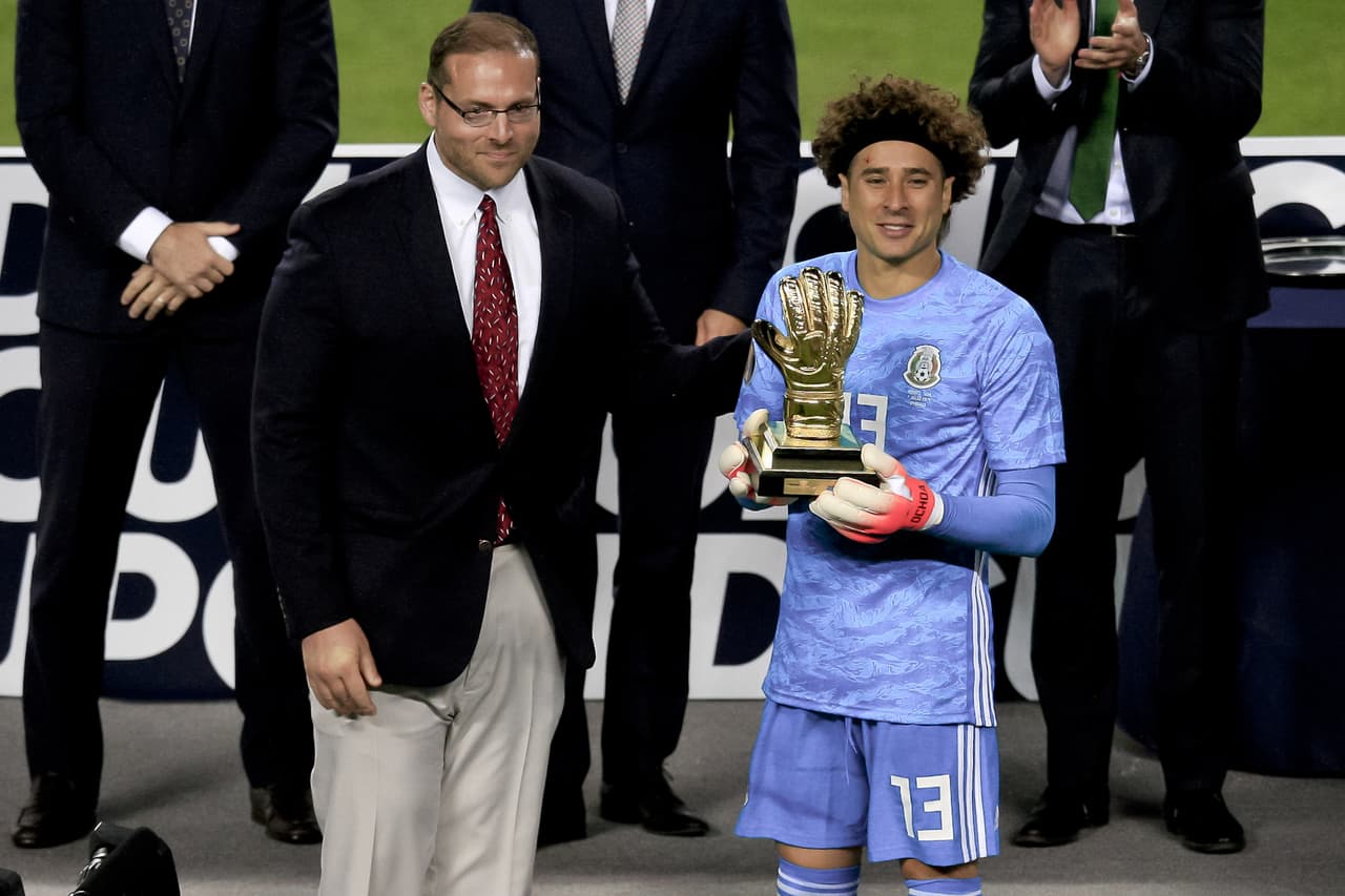 Tremendo festejo de la Selección Mexicana en Soldier Field luego de vencer 1-0 a Estados Unidos por la Final de la Copa Oro. Los jugadores y cuerpo técnico del Tri celebraron de manera impresionante, un triunfo conseguido a toda ley y una fiesta en la cancha para recordar la hazaña.