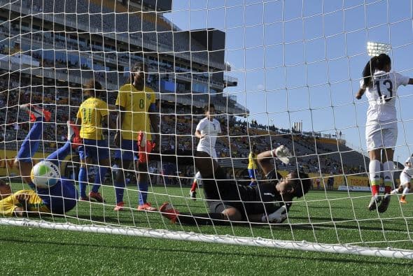 La legendaria artillera brasileña Cristiane abrió el marcador a los 4 minutos pero, poco después, un autogol de Fabiana puso el 1-1 en el luminoso (25). Las mexicanas dejaban claro que iban a vender cara su piel.