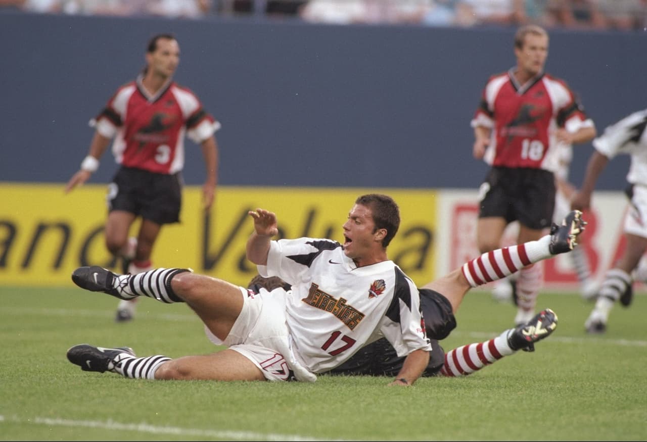 Giovanni Savarese -hoy entrenador de Portland Timbers- en 1996 era uno de los delanteros de NY/NJ MetroStars.
