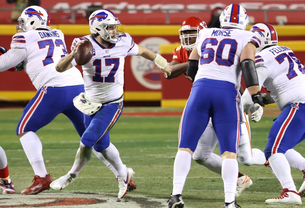 Patrick Mahomes tiene un partido sin errores Kansas City vence 24-38 en casa fente a los Buffalo Bills.