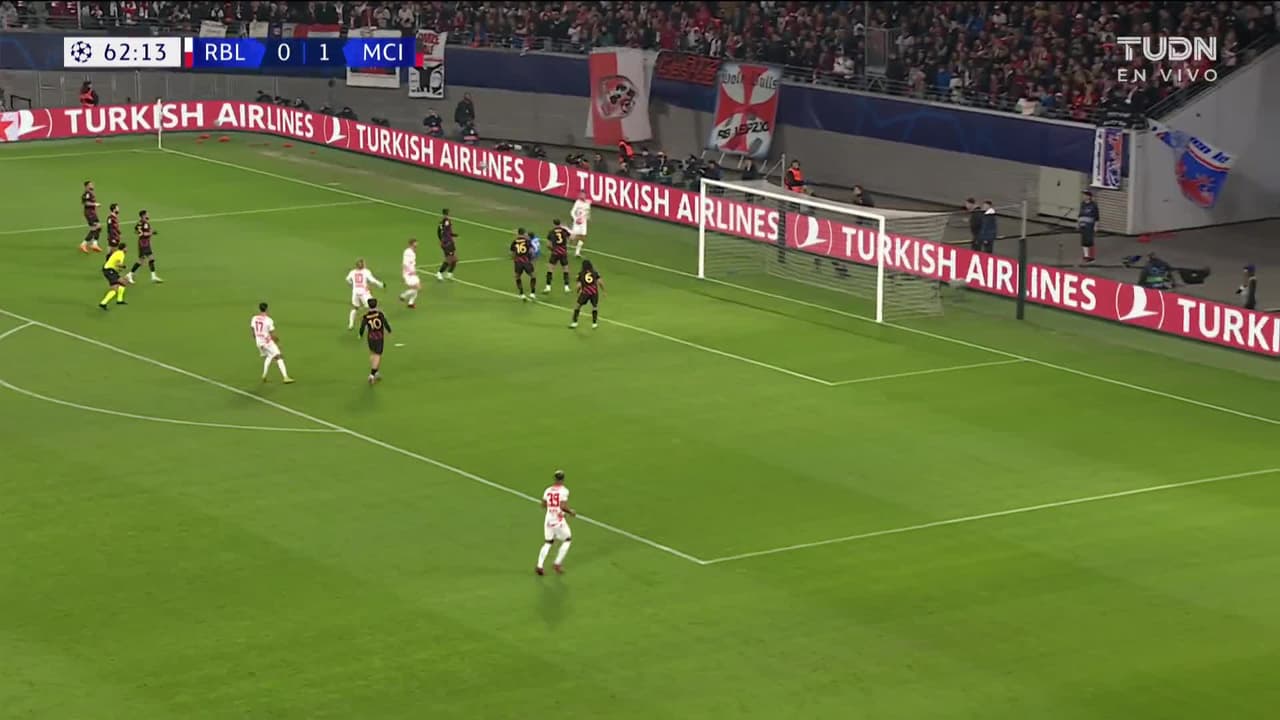 ¡TIRO ATAJADO! disparo por André Silva.