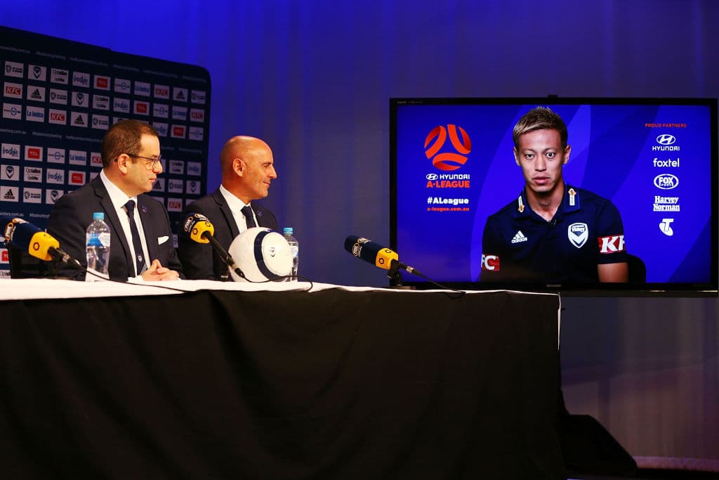 El pasado 6 de agosto, Honda fue anunciado como jugador del Melbourne Victory de Australia, y debido a una cláusula no podrá ser técnico presencial en Camboya, país del Sudeste Asiático.