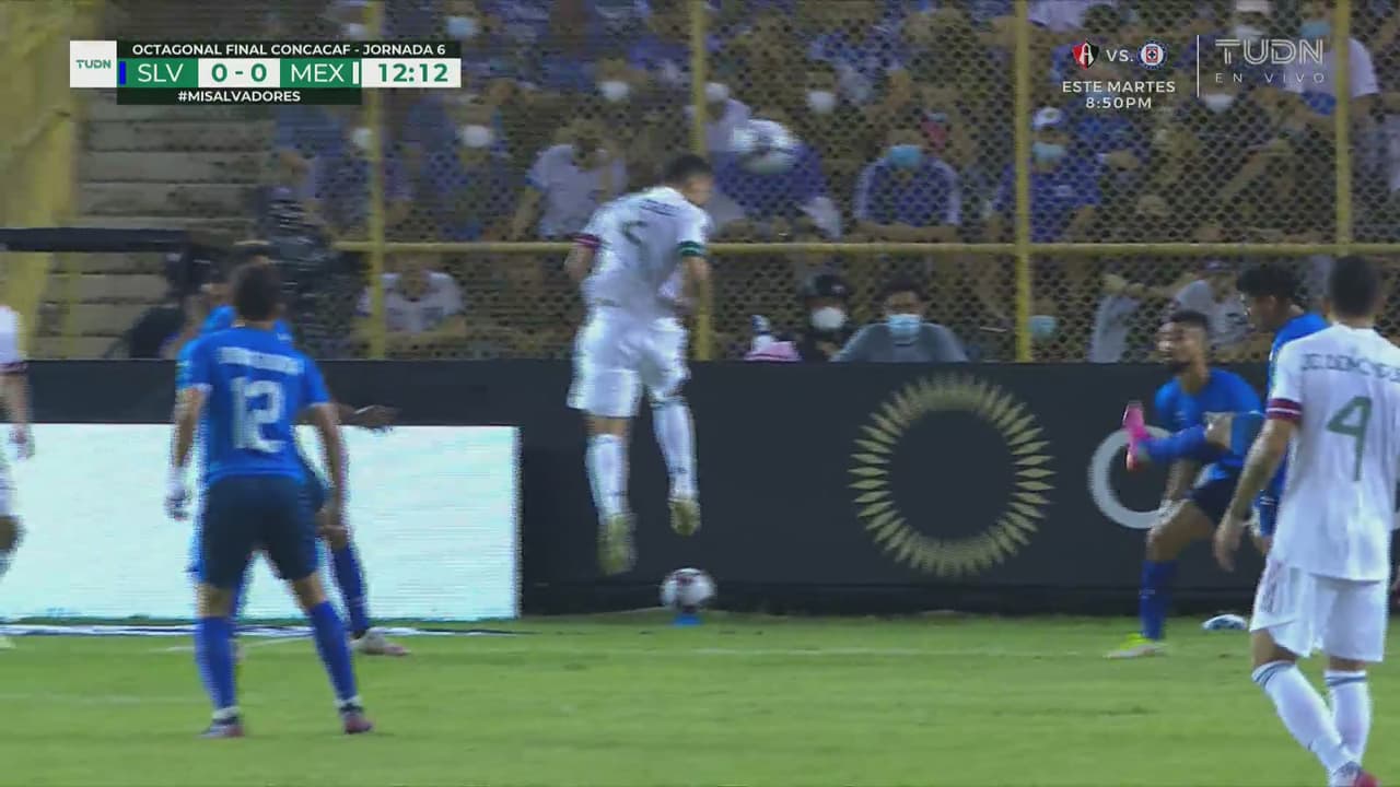 ¡Cerca México! Osvaldo Rodríguez estaba solo y remata a un lado