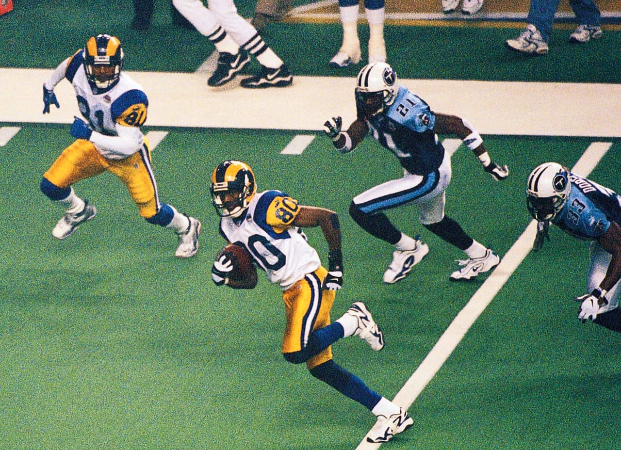 10 - ISAAC BRUCE de St. Louis Rams, jugó 2 ediciones de Super Bowl: XXXIV y XXXVI. Se le recuerda sobre todo por la recepción en el XXXIV sobre Tennessee, 73 yardas hasta la zona de anotación para la ventaja definitiva.