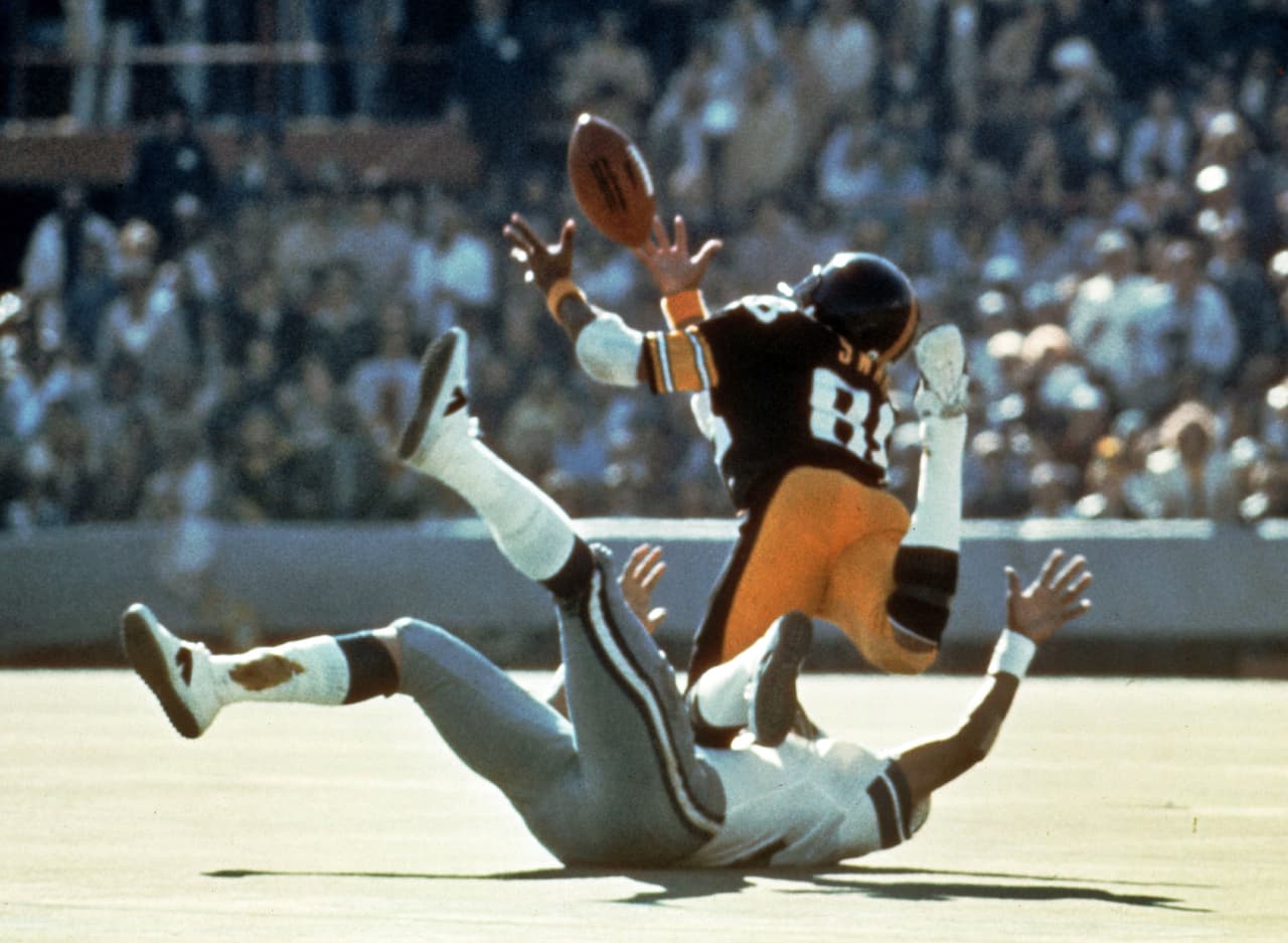 2 - LYNN SWANN de Pittsburgh Steelers, jugó 3 Super Bowls, los 3 los ganó pero se le recuerda por lo que hizo en la edición X sobre Dallas con 4 recepciones para 161 yardas y un touchdown. También fue MVP.