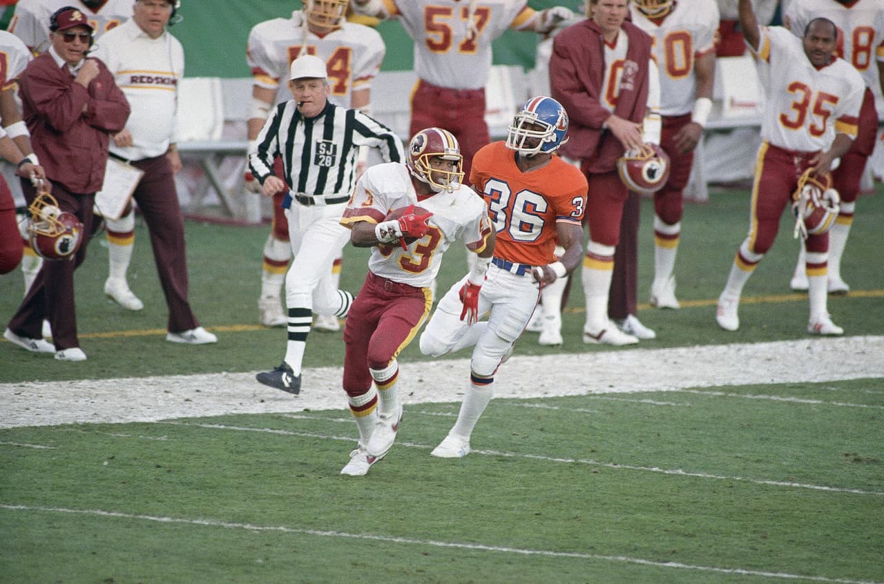6 - RICKY SANDERS de Washington Redskins en la explosiva actuación de su equipo sobre Denver Broncos en el Super Bowl XXII. Tuvo 9 recepciones para 193 yardas con 2 touchdowns.