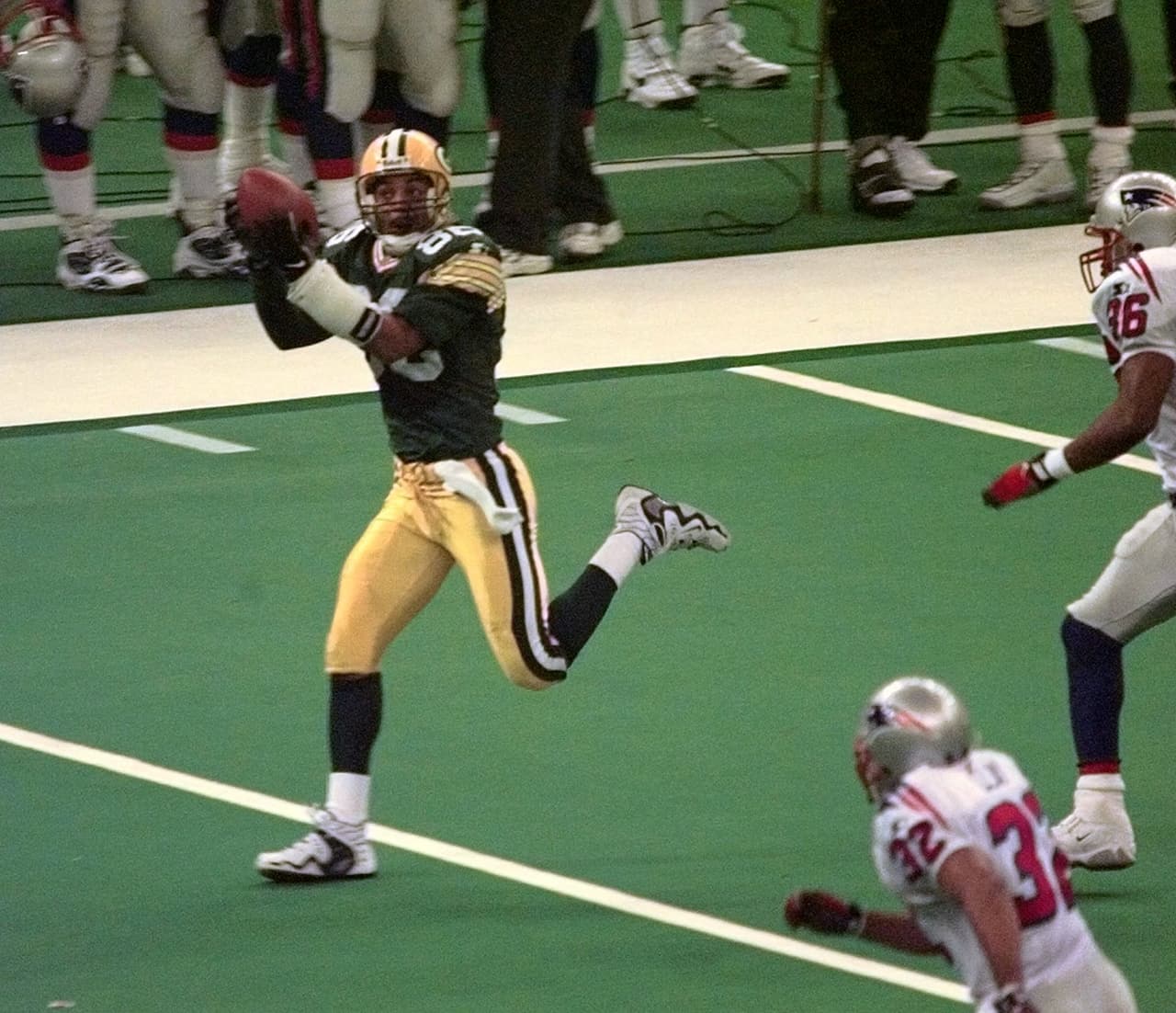 5 - ANTONIO FREEMAN de Green Bay Packers. Jugó 2 ediciones de Super Bowl, ganó una (XXXI), perdió la otra (XXXII) pero eso no evitó que tuviera en total 12 recepciones para 231 yardas con 3 touchdowns sumando ambas actuaciones.