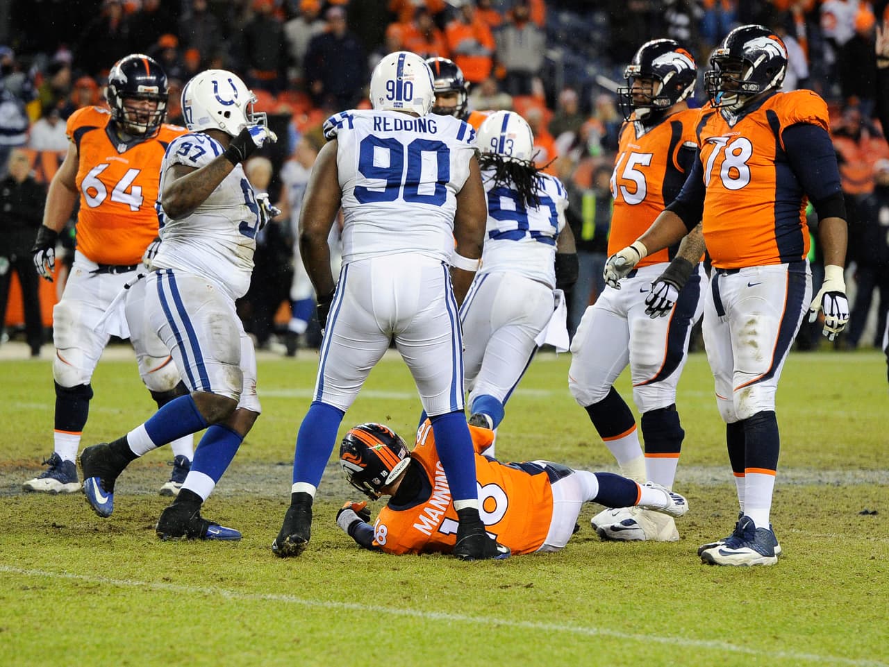13.- Denver Broncos - 11 de enero del 2015 (13-24 vs. Indianapolis Colts) (Playoffs Divisionales).- Andrew Luck consiguió el primer triunfo en postemporada como visitante de su carrera en casa del antiguo quarterback de los Colts, Peyton Manning, para avanzar inesperadamente también a su primer Juego por el Campeonato de la AFC.
