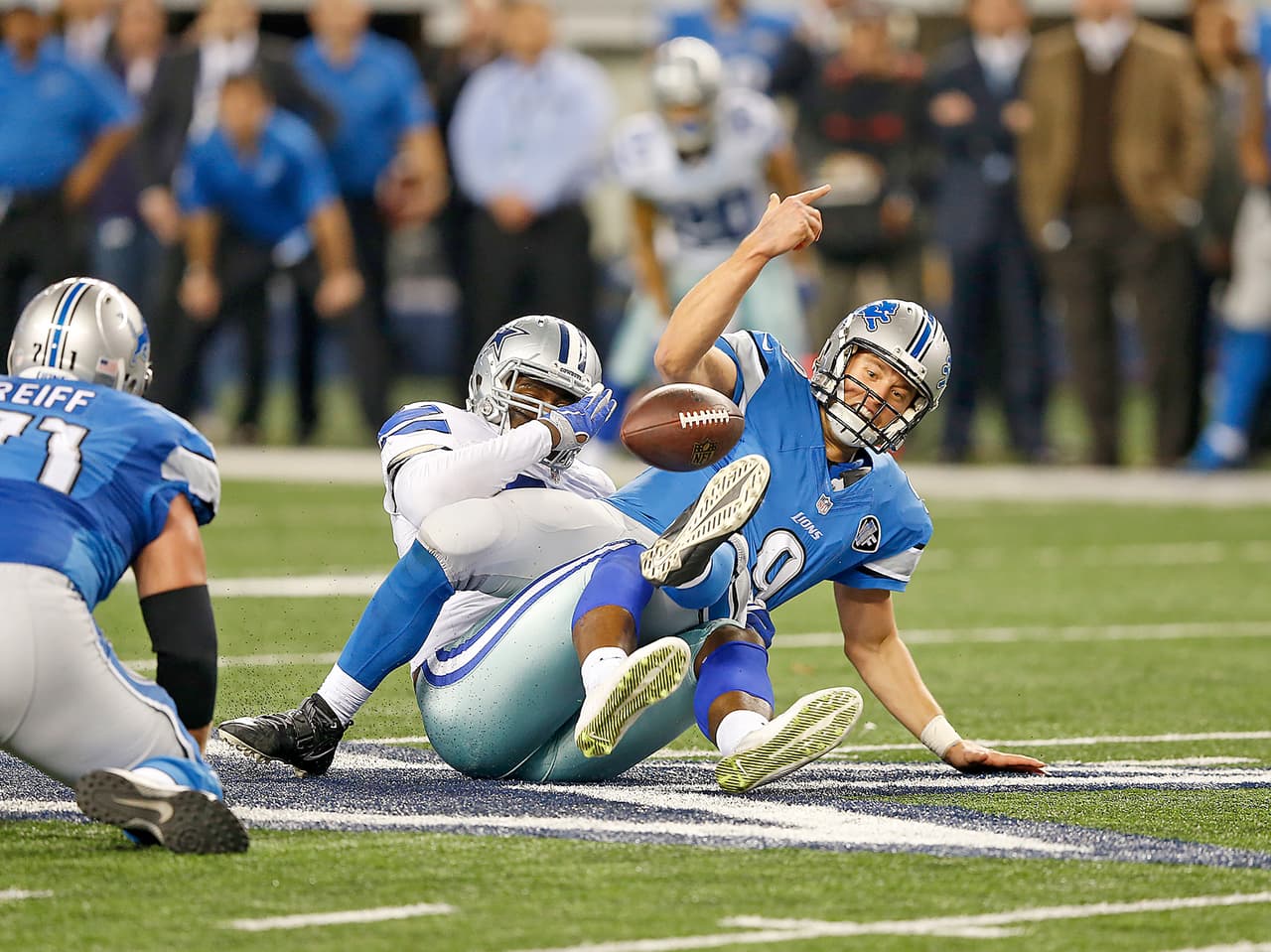 16.- Detroit Lions - 4 de enero del 2015 (20-24 en Dallas Cowboys) (Ronda de Comodines).- Un pañuelo de castigo por interferencia a favor de los Lions fue levantado con los que los Cowboys obtuvieron el balón en el cuarto periodo y consumaron un regreso de 14 puntos de desventaja con un pase de Tony Romo a Terrance Williams para un emocionante triunfo y ligar siete derrotas para Detroit en postemporada.