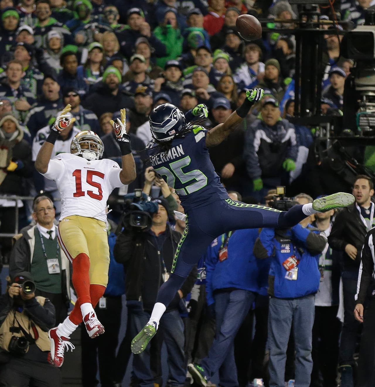 17.- San Francisco 49ers - 19 de enero del 2014 (17-23 en Seattle Seahawks) (Campeonato de Conferencia).- Con 22 segundos en el reloj, Colin Kaepernick buscó a Michael Crabtree en las diagonales para avanzar a su segundo Super Bowl seguido, pero Richard Sherman desvió el pase que fue interceptado por Malcolm Smith, tras el juego Sherman y Crabtree estuvieron a nada de una monumental bronca.