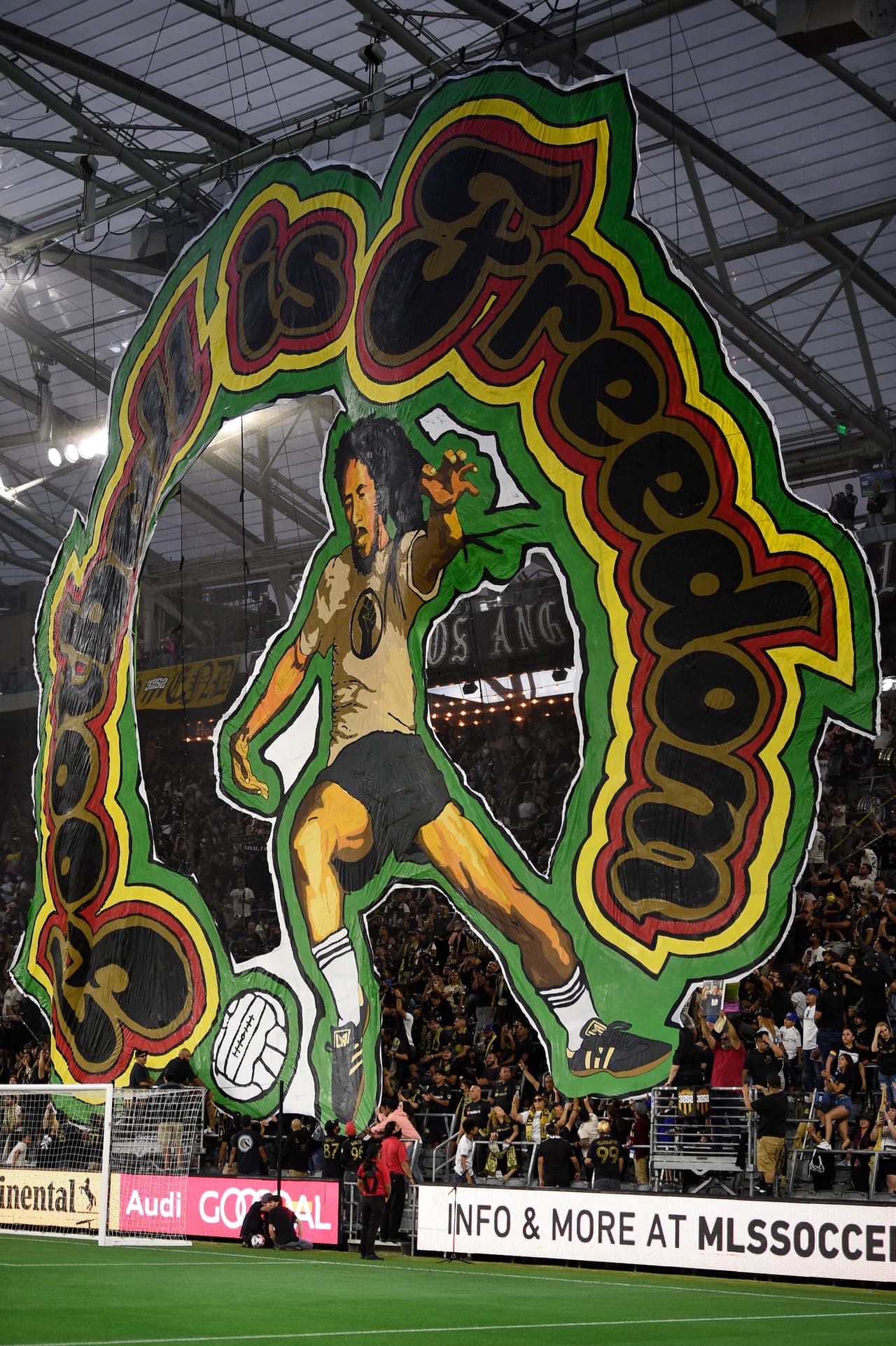 También en Los Ángeles -y en todos los estadios donde se jugaron partidos de MLS- se rindió tributo el Juneteenth, como ocurrió en el Banc of California Stadium.