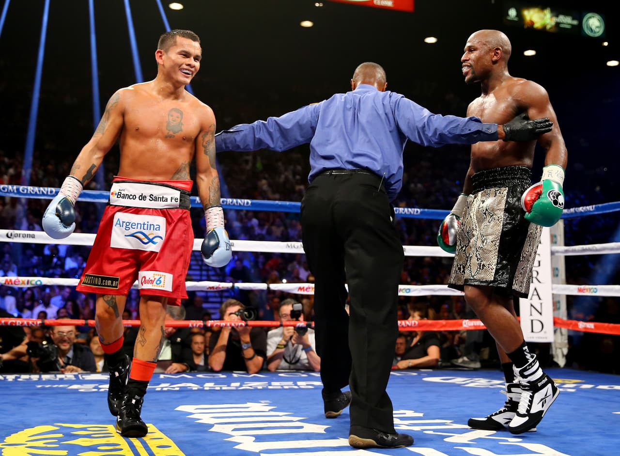 LAS VEGAS, NV - SEPTEMBER 13: Referee Kenny Bayless splits up Marcos Maidana and Floyd Mayweather Jr. during their WBC/WBA welterweight title fight at the MGM Grand Garden Arena on September 13, 2014 in Las Vegas, Nevada. (Photo by Al Bello/Getty Images)
