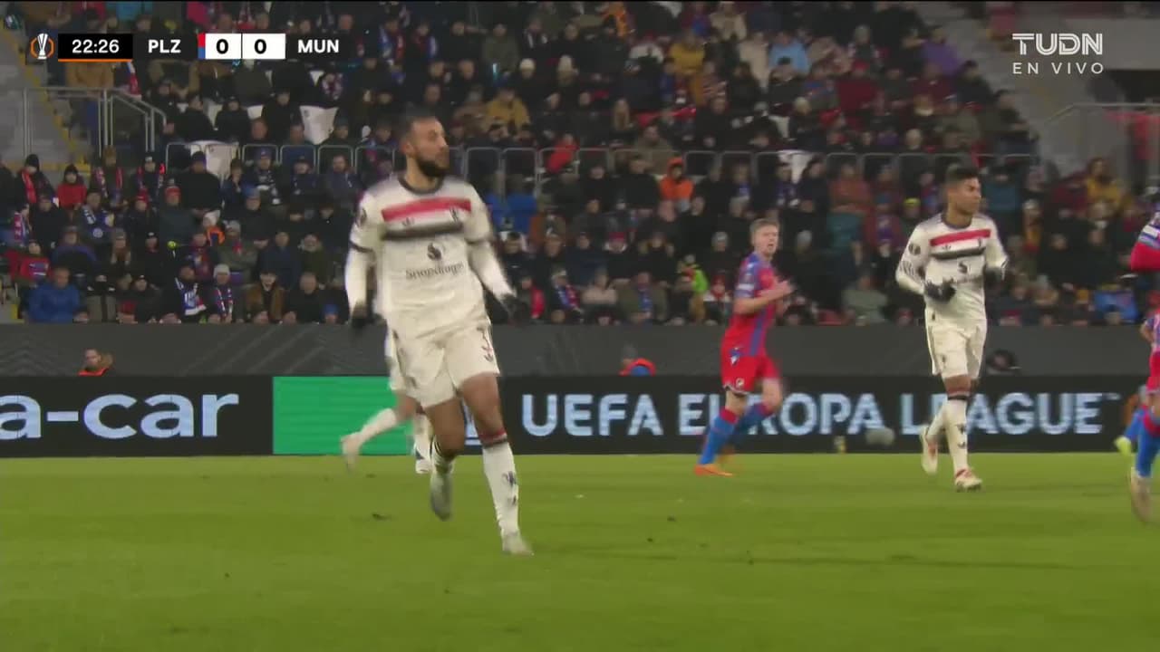 ¡TIRO ATAJADO! disparo por Amad Diallo.