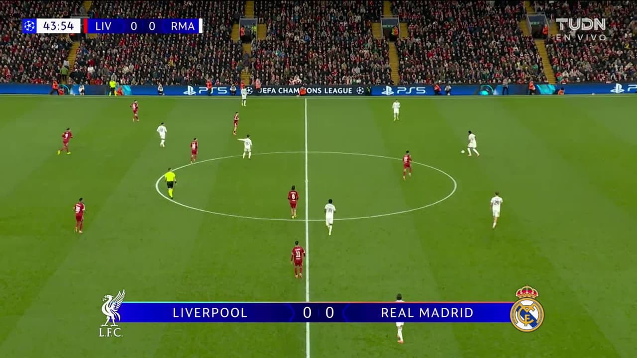 ¡TIRO ATAJADO! disparo por Jude Bellingham.