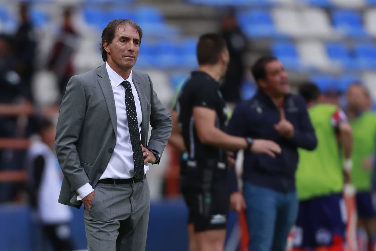 Guillermo Almada se mostró molesto por la logística de la Selección Mexicana y cómo afecta al Pachuca.