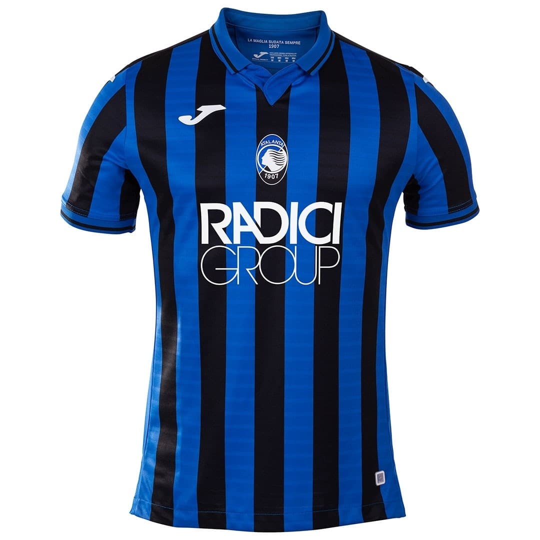 Esta temporada el Atalanta jugará por primera vez la UEFA Champions League y por tal motivo decidió presentar sus nuevas playeras con modelos de pasarela, decidión que ha sido criticada por algunos aficionados por no ser las jugadores del equipo femenil. Al margen de eso, sus jerseys tendrán detalles especiales con los que esperan seguir haciendo historia.
