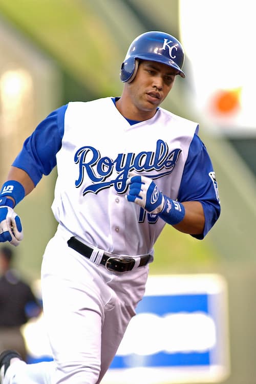 El cuarto puertorriqueño en ostentar este título fue Carlos Beltrán con los Reales de Kansas City en 1999.