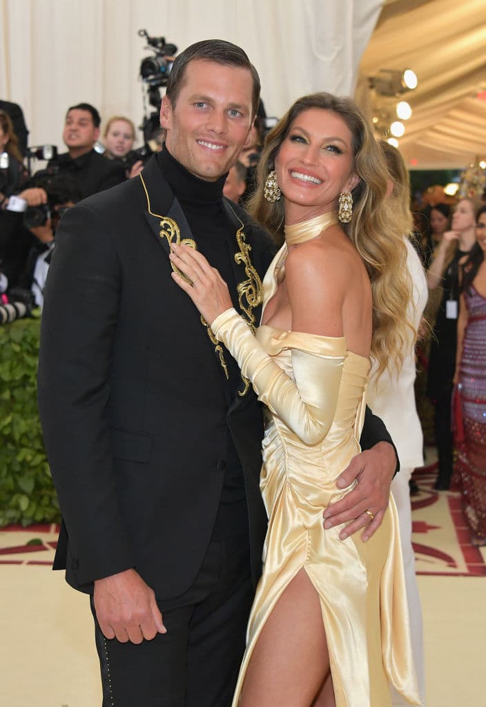 Su esposa Gisele Bündchen incluso le dijo a WSJ: “Le encanta la ropa mucho más que a mí. Tiene buen gusto y entiende y se preocupa realmente por lo que la gente quiere, lo que puede ayudarlos a sentirse bien. De eso se trata la moda ".
