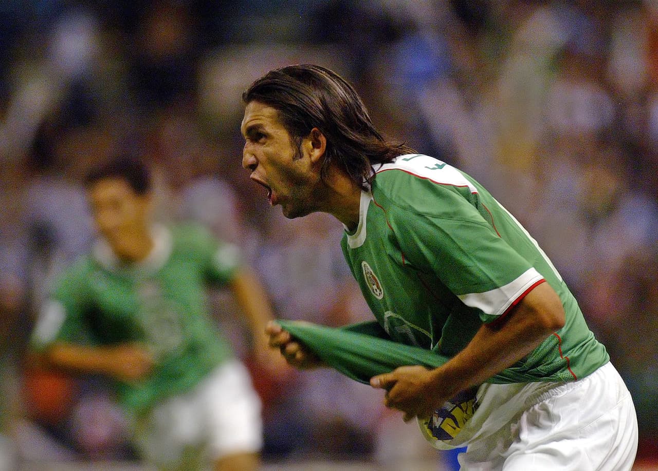 Francisco 'Kikín' Fonseca fue uno de los que anotó en el triunfo 2-0 que le dio a México 16 puntos y le aseguró al menos el repechaje en Alemania-2006 en el sexto de los diez partidos del calendario.