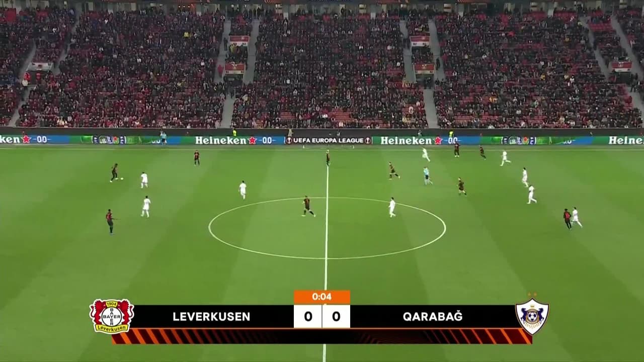 Arranca el partido y la pelota está en juego.