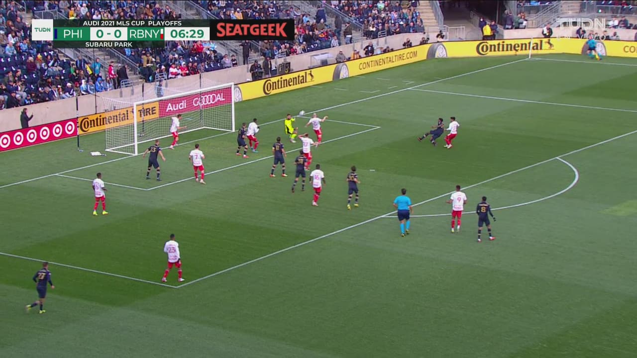 ¡Avisa Philadelphia! Atajadón de Coronel para tapar a Powell