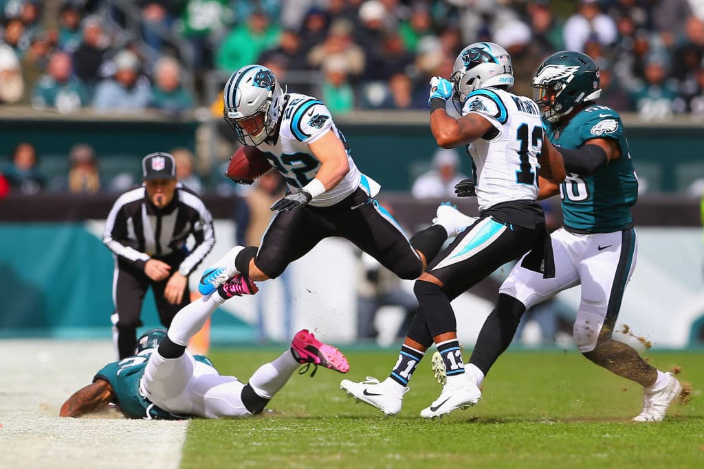 Durante el drive ganador de Carolina, su corredor Christian McCaffrey (22) jugó un rol muy importante.