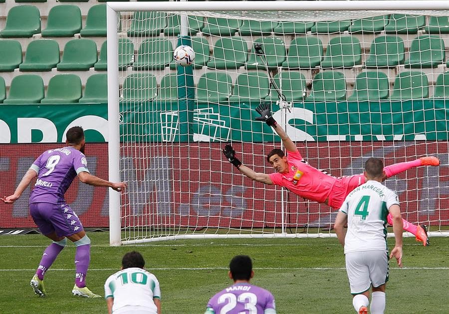 Real Betis empata con el Elche 1-1. Los verdiblancos abrieron el marcador con penal cobrado de Borja Iglesias, pero Pere Milla, al minuto 36, se encargó de igualar el marcador durante la Jornada 29 de LaLiga. Los mexicanos Diego Lainez y Andrés Guardado no tuvieron participación en el encuentro.